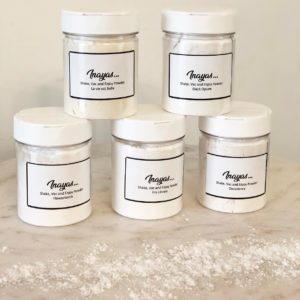 Afbeelding van Geurpoeder Flowerbomb - luxe geurpoeder in een stijlvolle verpakking, perfect voor langdurige frisheid en een bloemige geur in huis.