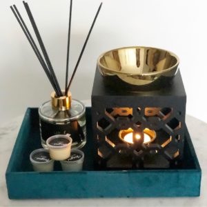 Luxe cadeauset - Dubai brander met geurstokjes en groene velvet bakje