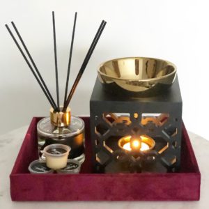 Luxe cadeauset - Dubai brander met geurstokjes en rode velvet bakje