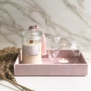 Cadeauset - Glazen Waxbrander, handmade geurkaars en roze velvet bak