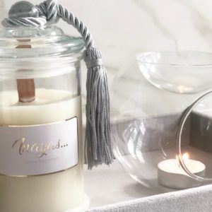 Cadeauset - Glazen Waxbrander, handmade geurkaars en grijze velvet bak - Afbeelding 2